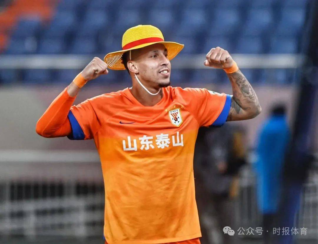 泽卡双响，刘彬彬铁树开花，山东泰山力克武汉三镇，重返第五名(2024中超联赛第5轮山东泰山进球锦集)