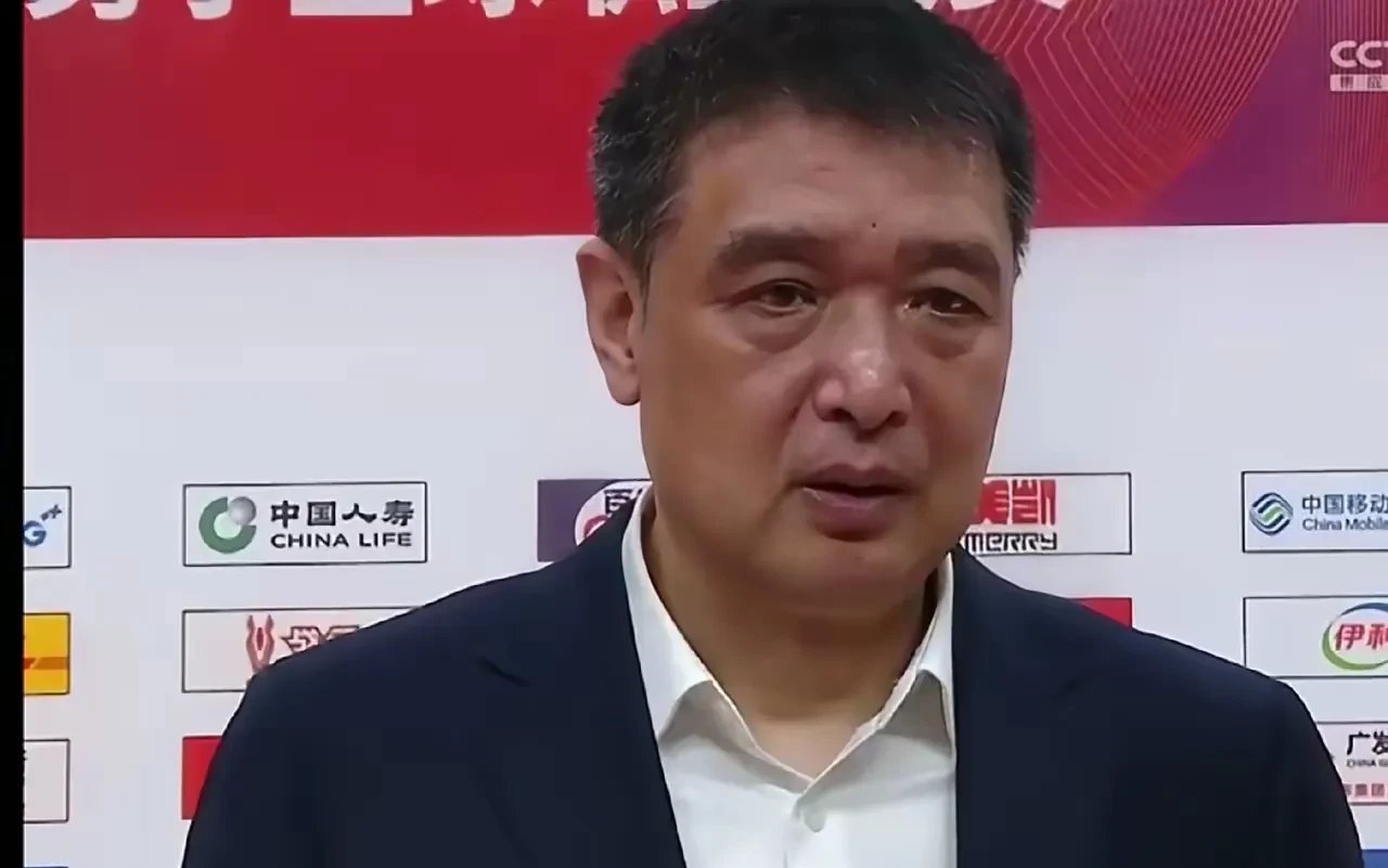 包含中国足球：二十年换了14位主帅下课，根子岂止在教练席？的词条