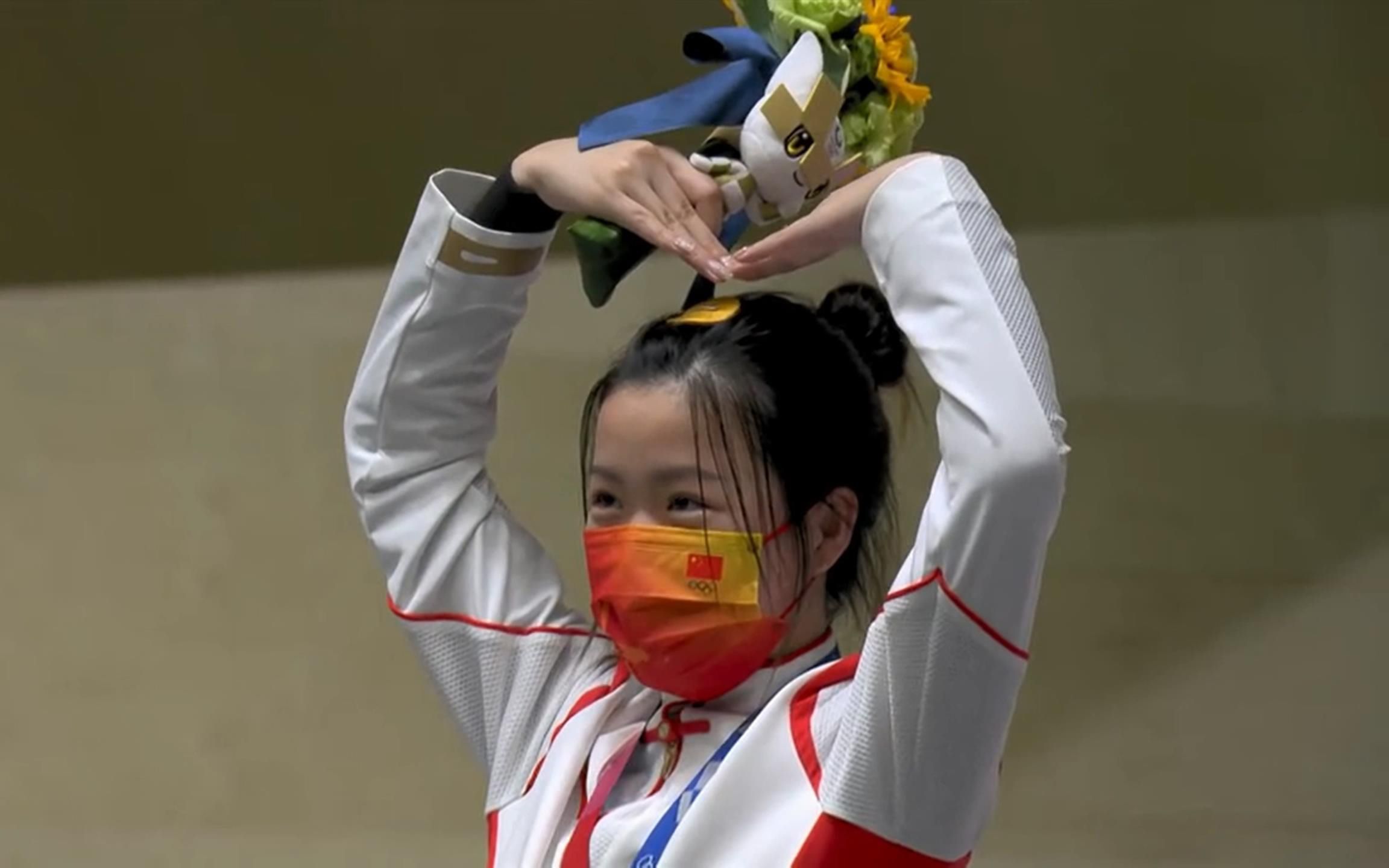 决胜瞬间！女子足球选手百战百胜！(百战百胜的下一句是什么)