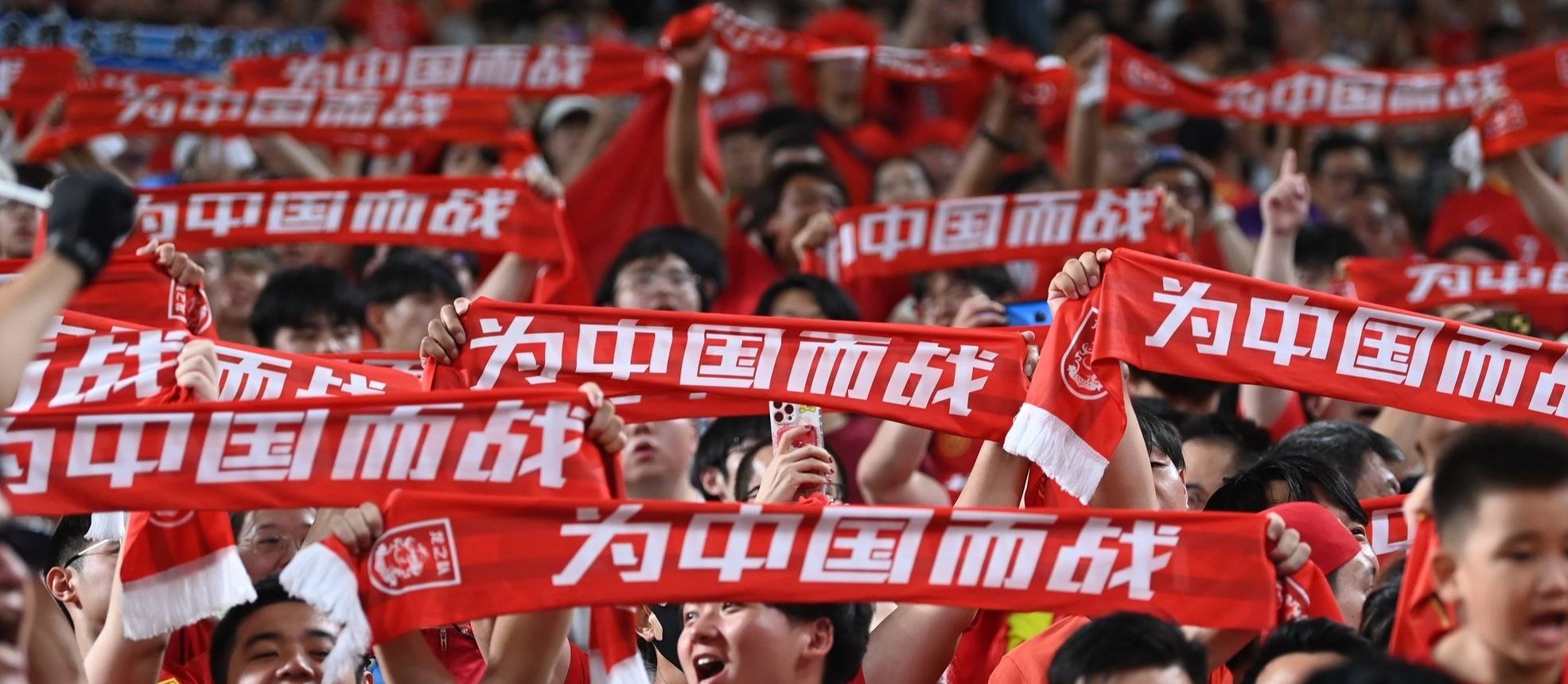 国内足球赛事引爆热议，球迷热情高涨(国内足球赛事引爆热议,球迷热情高涨怎么办)